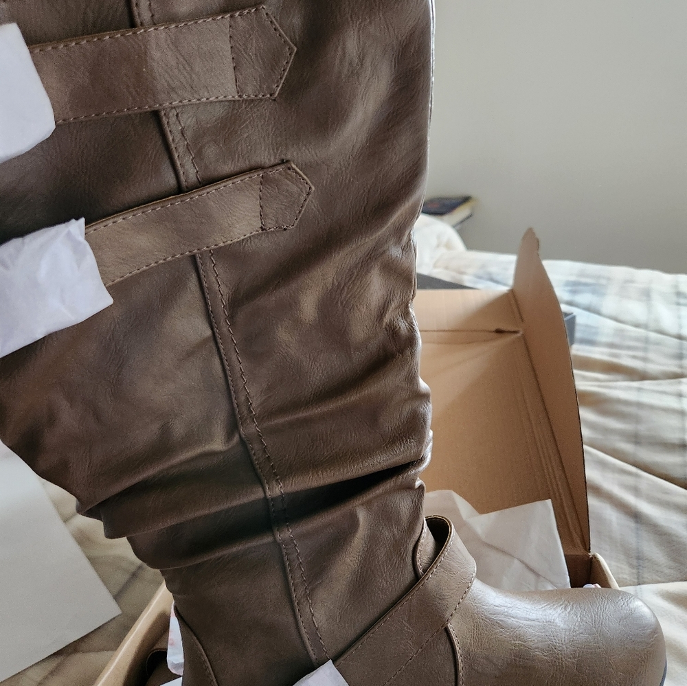 Boots - Picture 3 of 5
